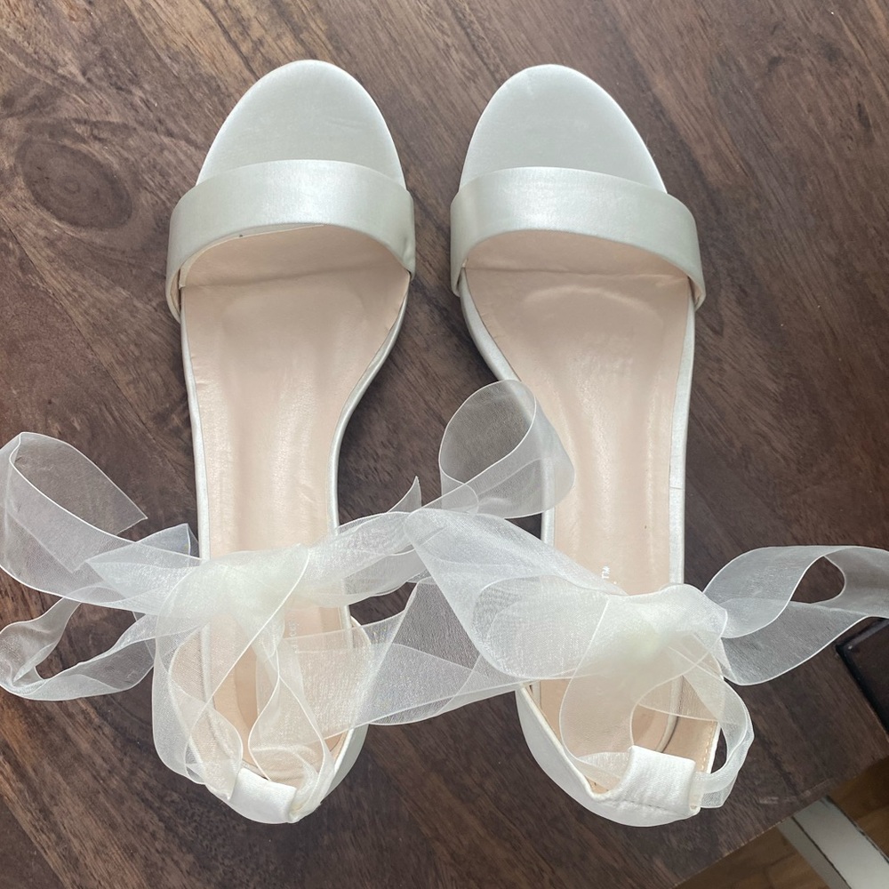 Ivory Satin Bridal shoes. Kailee P. brand size 10 with 2 inch block heel.